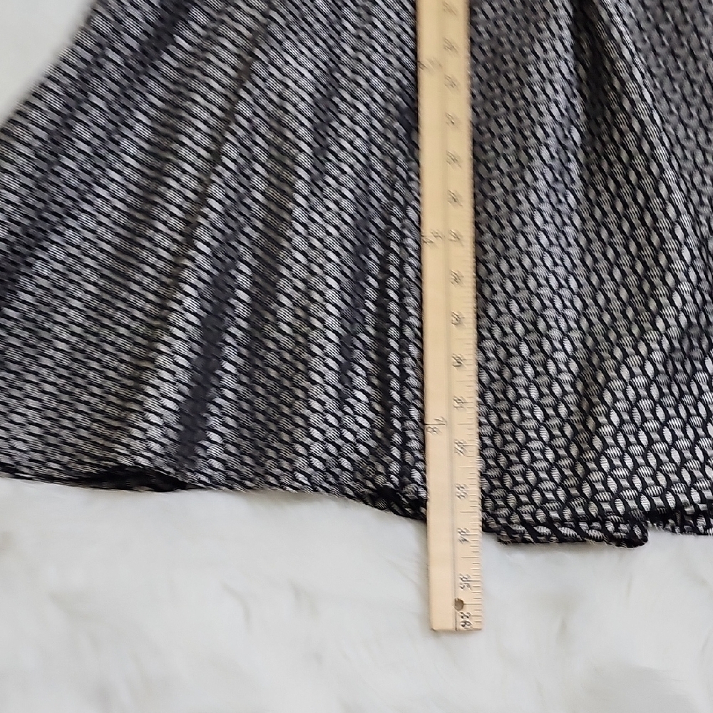 BB Dakota Monochrome Patterned Dress - Picture 4 of 15